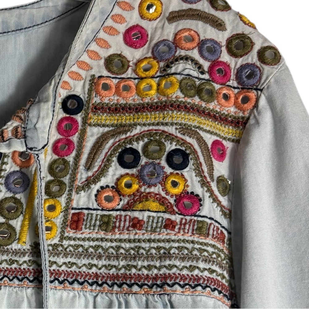 INTRO. Embroidered Tassel Tie Tunic in Light Wash Blue Size XL -- Flaw shown - Picture 6 of 13